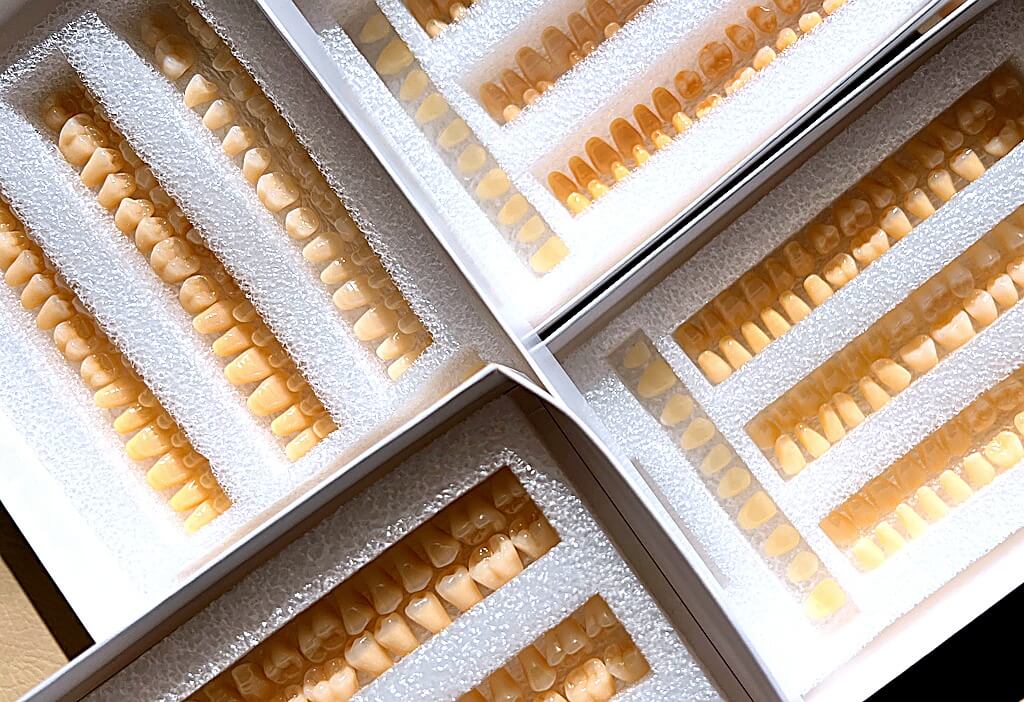 Obsah balenia Denticor — 84 keramických koruniek